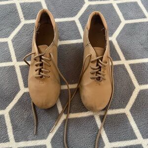 Tan Tap shoes size 4.0